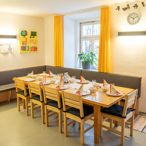 Gedeckter Esstisch