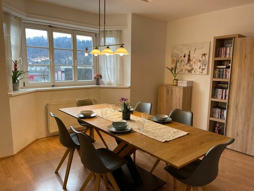 Esszimmer mit großen Esstisch